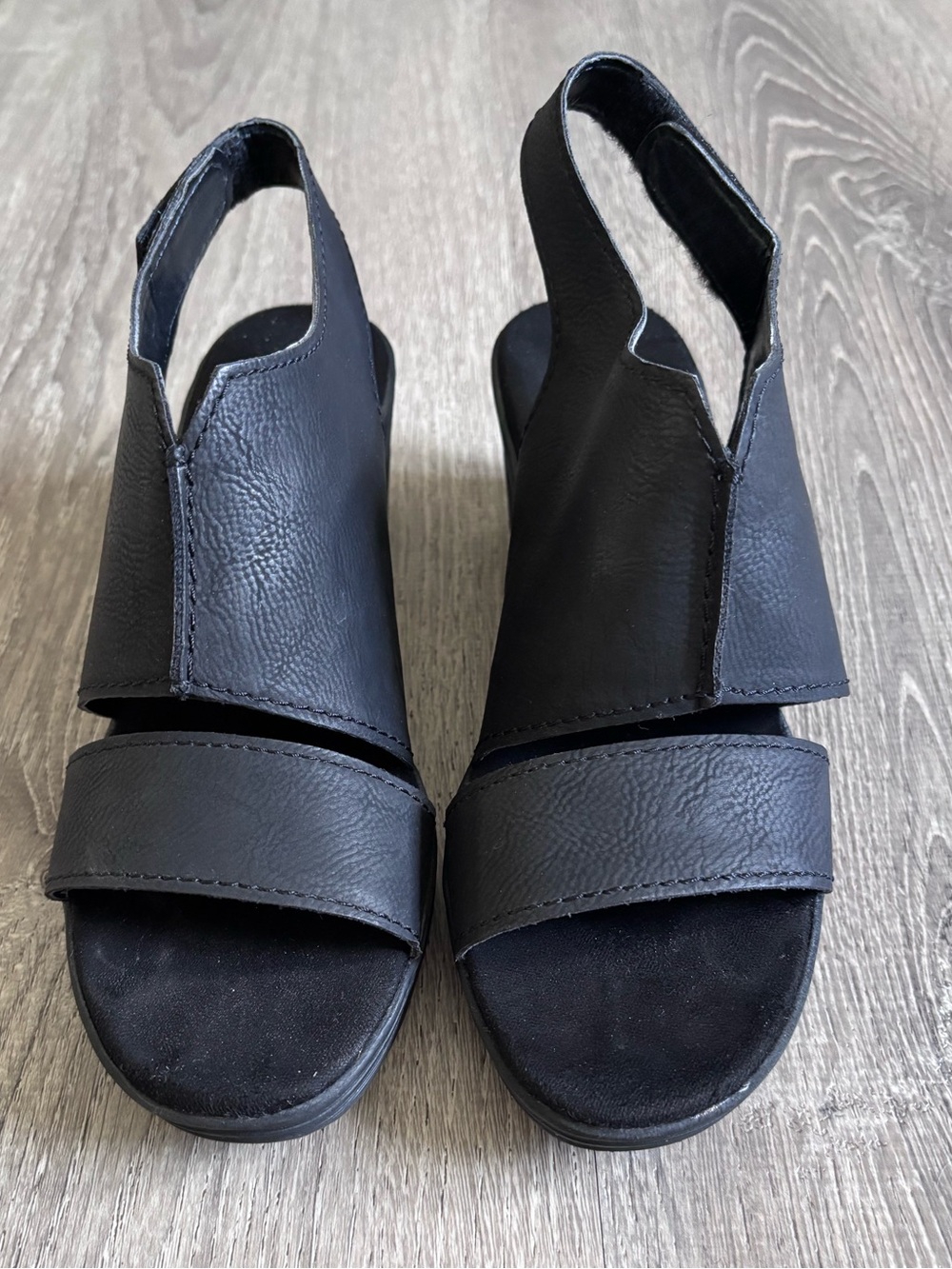 AEROSOLES Black Leather Open-Toe Slingback Sandals